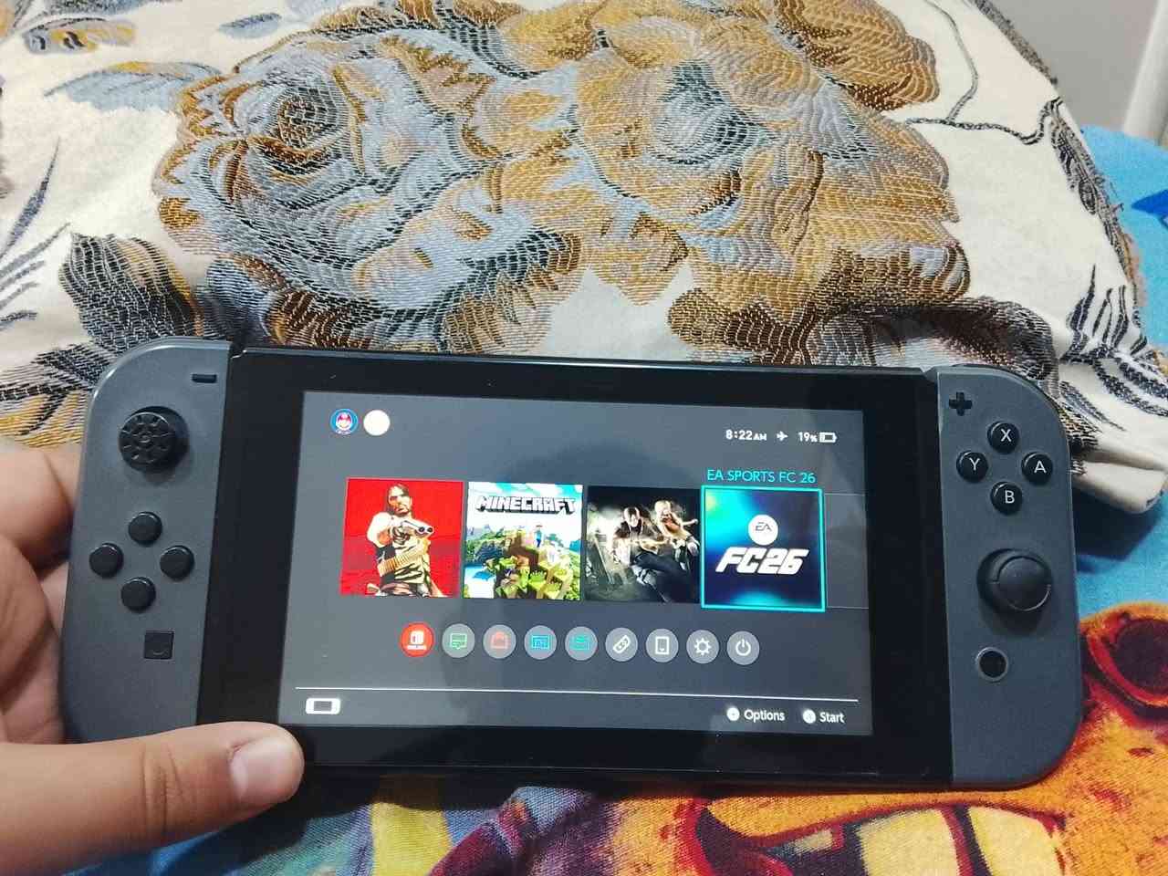 جهاز نضيف ومكفول كما موضح بصور نضامين اونلاين و اوفلاين + العاب resident evil 4 +Reddit redemption +FC 26  السعر 285 الف مع كارتونتة الأصلية وكامل ملحقات


**إذا كنت صاحب هذا الإعلان وتريد حذفه لأي سبب، رجاءا أرسل رسالة إلى الدعم الفني**