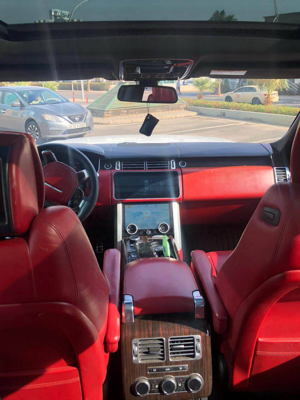 🔥 للبيع رنج روفر فوغ Autobiography 2014 خليجي – شركة سردار تحديث كامل 2021 داخلي وخارجي 🔥🔥

أعلى فئة – فل كامل بدون أي نقص – داخل أحمر ملكي – سيارة فخامة وهيبة ومحدثة شكل جديد 👌

✅ المعلومات الأساسية:

 • موديل: 2014
 • وارد: خليجي
 • الفئة: Autobiography (أعلى فئة بالرنج)
 • تحديث شكل 2021 كامل (خارجي + داخلي)
 • محرك V8 قوي جداً
 • ناقل حركة أوتوماتيك 8 سرعات
 • دفع رباعي دائم 4×4
 • شاصي ألمنيوم خفيف الوزن
 • نظام Terrain Response بعدة أنماط قيادة
 • نظام تعليق هوائي إلكتروني متكيف

💎 التحديث 2021 يشمل:

 • صدام أمامي وخلفي 2021
 • شبك أمامي جديد
 • ليتات أمامية LED شكل حديث
 • ليتات خلفية موديل 2021
 • رنات سبورت قياس كبير شكل 2021
 • تحديث شاشة وسطية حديثة
 • تحديث ديكورات داخلية
 • شعار وملحقات شكل جديد

✨ المواصفات الخارجية:

 • سقف بانوراما كهربائي
 • باب خلفي كهربائي علوي وسفلي
 • فتح الشنطة بحركة القدم
 • كاميرات 360 درجة محيطية
 • حساسات أمامي + خلفي + جانبي
 • نظام ركن أوتوماتيكي
 • مرايا كهرباء + تسخين + طي كهربائي
 • زجاج دبل عازل للصوت
 • زجاج خلفي خصوصي
 • إنارة ترحيبية أرضية
 • أضوية LED نهارية
 • نظام غسيل مصابيح أمامية

🛋️ المواصفات الداخلية (داخل أحمر فاخر):

 • جلد طبيعي فاخر بالكامل (أحمر)
 • سقف داخلي أسود فخم
 • تطعيمات خشب طبيعي / ألمنيوم
 • مقاعد أمامية كهرباء 20+ وضعية
 • مقاعد خلفية كهربائية
 • تبريد + تسخين جميع المقاعد
 • خاصية المساج
 • ذاكرة حفظ وضعية المقاعد
 • تحكم كهربائي بالمقود
 • تكييف رباعي المناطق مستقل
 • ثلاجة وسطية
 • ستائر خلفية كهربائية
 • إضاءة داخلية محيطية متعددة الألوان
 • دواسات ألمنيوم رياضية

🎵 التكنولوجيا والأنظمة:

 • شاشة لمس كبيرة محدثة
 • عدادات ديجيتال
 • نظام ملاحة أصلي
 • نظام صوت Meridian Surround
 • بلوتوث + USB + AUX
 • تحكم كامل من المقود
 • مثبت سرعة عادي + راداري
 • شاشة عرض معلومات أمام السائق
 • Head-Up Display
 • تشغيل بصمة (Start/Stop)
 • دخول ذكي بدون مفتاح
 • نظام أوامر صوتية

🛡️ أنظمة الأمان المتقدمة:

 • ABS
 • ESP
 • نظام مانع الانزلاق
 • نظام مانع الانقلاب
 • وسائد هوائية متعددة
 • مراقبة النقطة العمياء
 • تحذير مغادرة المسار
 • تنبيه تصادم أمامي
 • مساعد نزول منحدرات
 • مراقبة ضغط الإطارات
 • نظام تثبيت السيارة على المرتفعات

📌 السيارة نظيفة جداً – استخدام شخصي – جاهزة للفحص بأي مكان
📍 الموقع: (أربيل )
📞 التواصل: (***********)
💰 قابل للتفاوض للجادين فقط

🔥 سيارة فخمة ومميزة جداً وتنافس موديلات 2020–2021 بالشكل والمواصفات. أربيل, العراق
