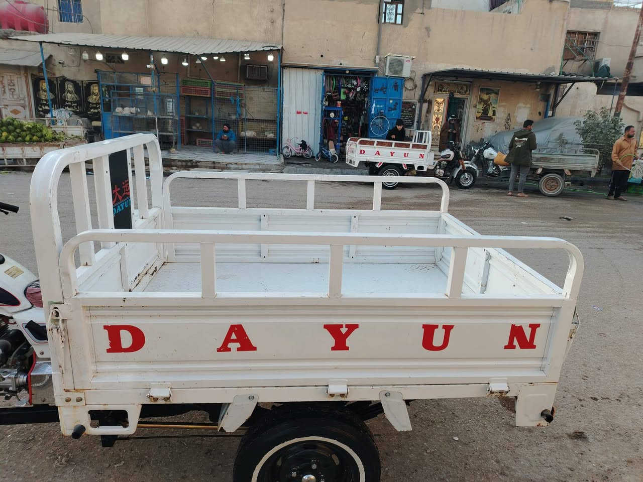 سلام عليكم بدي دايون للبيع العنوان ناصريه قرب كراج الموحد سعر350 الرقم الهاتف ***********
