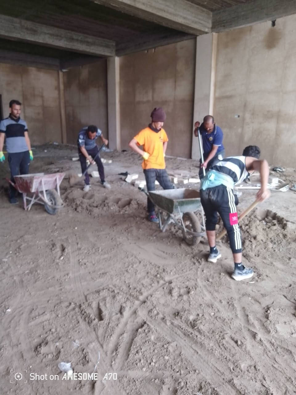 سلام عليكم  / يوجد كادر عمل جاهز  تصعيد مواد  / تنضيف بيوت  / تفليش  / تكشيط  / دفن نهري  / شقلنه ليل ونهار  / وماعليك بكلشي تاخذ شقل جاهز مني  / ومعداتنه جاهز وسياره تجيك للبيت ماعليك بس تصال على رقم/  ، ***********
