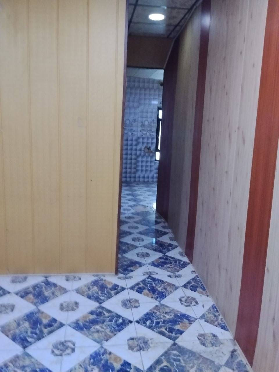 دار للايجار في حي الجامعه القبلة قرب مستشفى طفل قاطين سعر 750 ثلاث غرف وصاله ومطبخ وهول وكراج ***********
