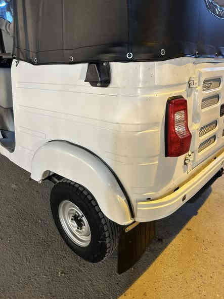 تكتك ٢٠٢٠ شهر ١٢ بسمي تحويل ٢ يوم مكينة مفتوحة بس ما مشروكة مكفولة صبغ دوس فقط سعر ٧٥٠٠ وبيها مجال العبيدي حي الرئاسة شارع٢٠ رقمي***********
