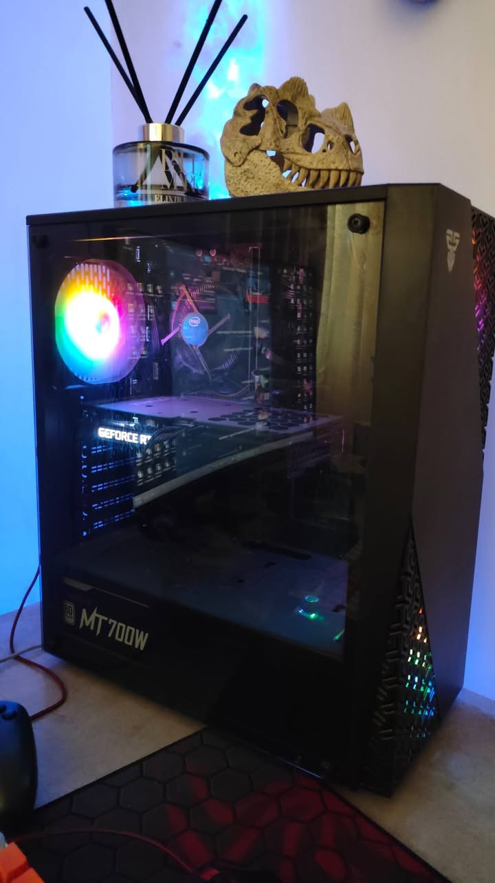 CPU ~ i5 10400f
GPU ~ RTX 3050 8GB dule

RAM ~ 16GB (2×8) 3200hz

MB ~ H410 M.2

SSD ~128 

HDD ~ 1T

PSU ~ 700W 80 PLUS

COOLER ~ INTEL COOLER

CACE ~ MIDTOWER 3FAN 

سعرها 750 
البصره
رقمي ***********
