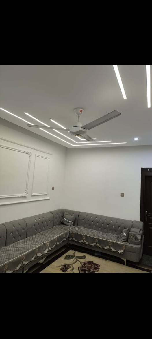دار للبيع موقع مميز/
حي عدن/ 100م 
طابقين 
طابق الاول 
غرف نوم 
صحيات
استقبال 
مطبخ 
الطابق الثاني
عرفتين نوم 
صحيات 
 الدار فول سيراميك 
الاستفسار اتصال ***********

