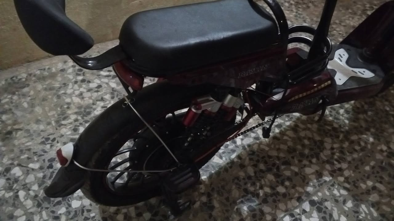 شباب دراجه جديده للبيع صار شهر و نص من طلعت من الوكيل للبيع السعر 350 الف وبها مجال الرقم ***********
