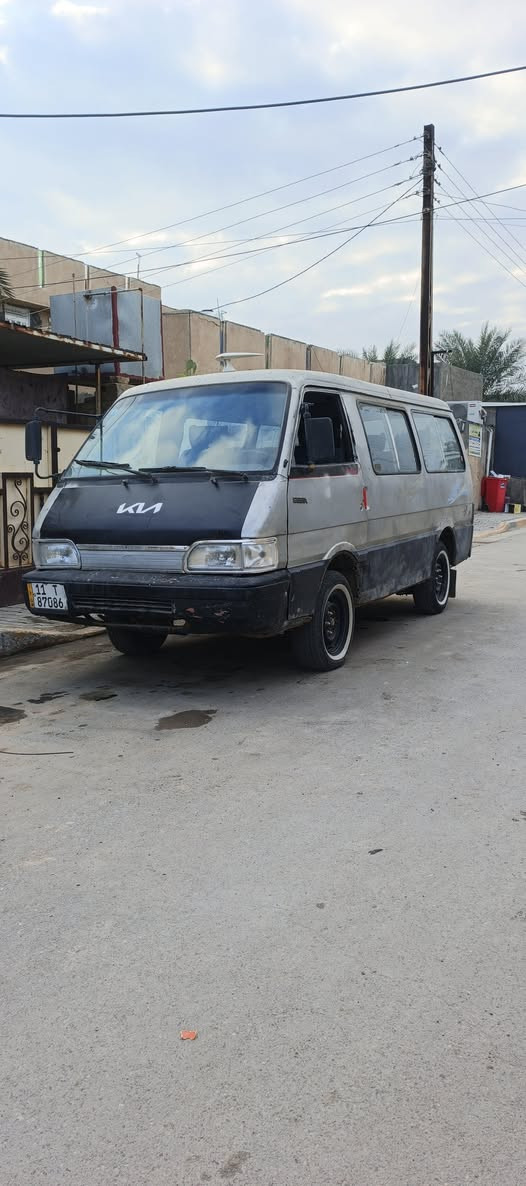 كيه بسته للبيع
موديل1993 سياره بلاديه قطره صبغ مابيهه 
رقم بغداد انكليزي حمل بسمي سنويه لل30
تخم تاير صدر امامي خلفي جديد كهربائيّات كله شغاله باتري دينمو دوشمه جديده سياره. بلاديه كير اكسل كفاله.. محرك يبخر.. سياره جاهزه ما ناقصها برغي.....سعرها 34وبيها مجال بسيط... مكاني بغداد منطقه الطارميه 
***********//***********
