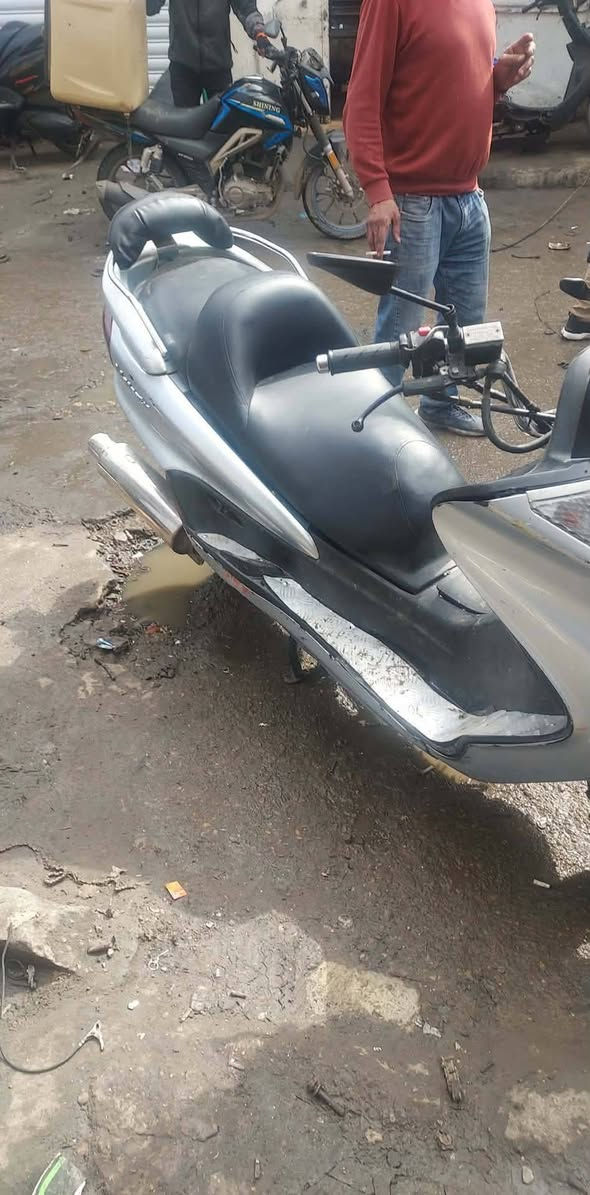 ماجسته تك رون مديل 10 حديث 
دراجه اي نقص مابيهه شلعه ومعدل فوك 
صلنصه رياضي الطرب يخبل 
تايرات جدد 
انسه الصرف كابريتر تفصيخ مابي اي صرف 
وين ميعجب اطلع بيهه 
بس بيهه الدبل اشاره تعلك اشاره وحده بس هاي بيهه والباقي كله شغال 
السعر خاص المكان بغداد  متواجد خاص 
والرقم ***********
