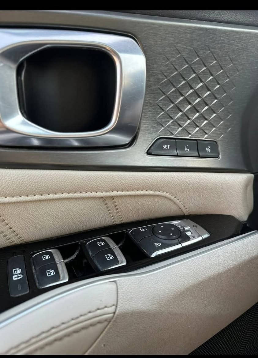 سورنتو ViP اعلا شي بل سورنتو رادارات امامي خلفي جانبي السيارة فول الفول موديل 2023 سعر مناسب بيها صبغ عام السيارة مابيها لا لغود ولا شواصي حتة البدنة الامامية بلادي بس حادثها طخطخة  السعر 177 حبايب معروفة مواصفاتها اعلا فئات مامتواجد خاص *********** مكاني بغداد
