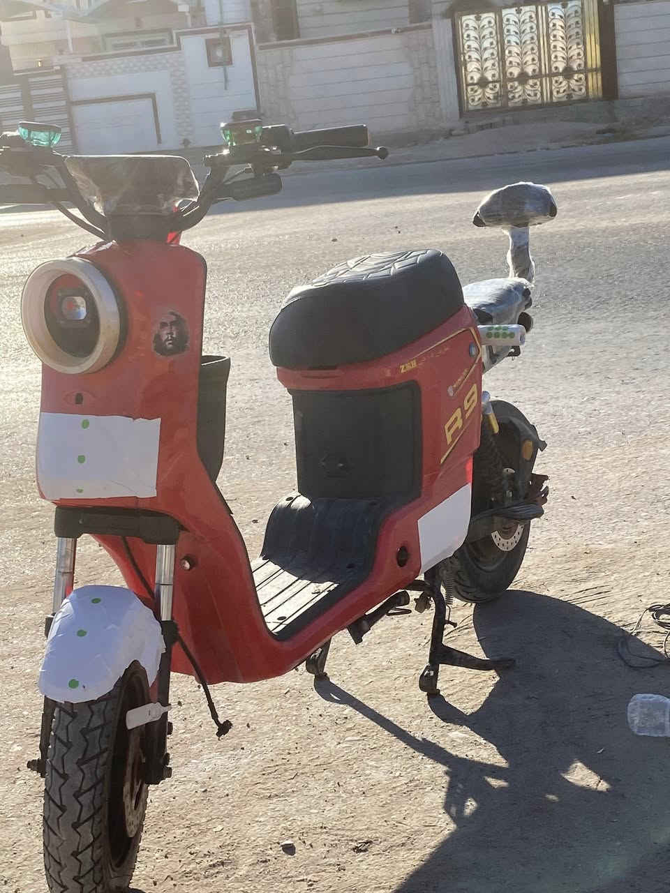 دراجهR9دراجه حلوه مزوده 6باتري. 23امبير المكان البصره الزبير قرب مستشفى الشفاء ***********السعر ٣٧٥وبيه مجال العمل
