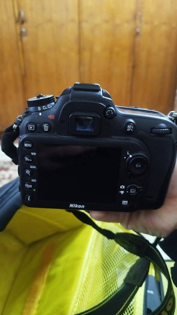 كامرا نيكون 7100 نظيفة كلش استخدام قليل السعر 320 وبيها مجال *********** واتساب
