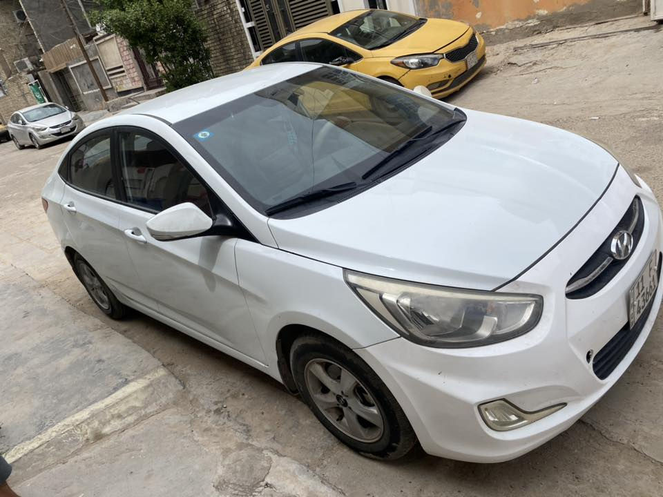 اكسنت 15 خليجي
سيارة نضيفة 
محرك ١٦٠٠
ماشية ١١٧ 
تبريد فريز جديد شادة 
بيهة ٣ قطع بارد قطع صغيرة 
مكفولة من الدواخل والحار 
٩٨ ورقة وبيهة مجال بسيط 
رقم الهاتف : ***********
