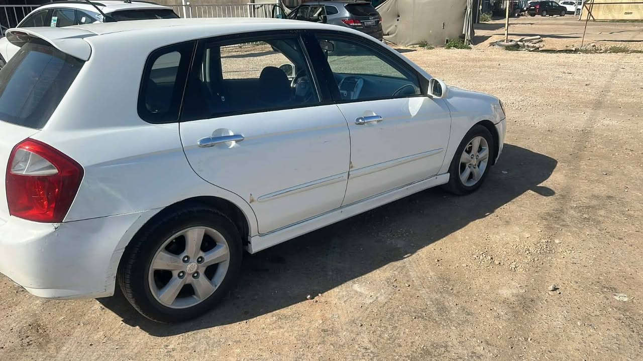 يا الله من رخصة الادمن سبكتره 2008 رقم بغداد إنكليزي مكينه 2000 بيها 3 قطع صبغ فقط رش كير ومحرك حداديه تخم تاير كله جديد تبريد شغال السعر 69وبيها مجال بصيط مكاني بابل قرب سيطرة الآثار رقم الهاتف ***********
