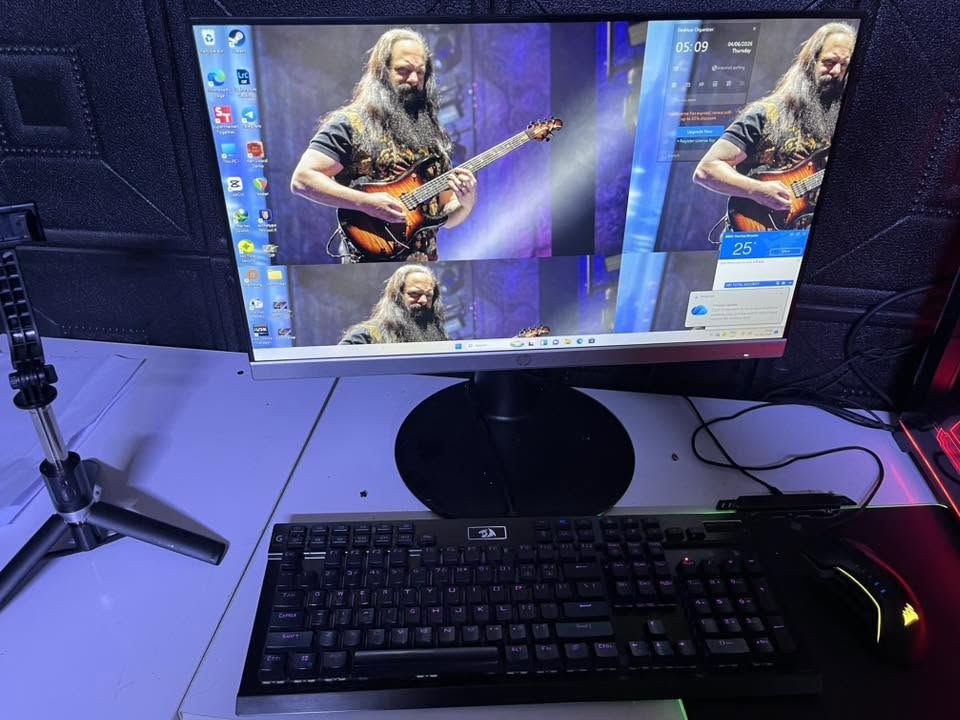 للبيع مع كرسي كيمنك و شاشة كيبورد ماوس سماعات ups 

Gtx 1660 ti 
Cor i 7 6700
Ram ddr4 16 
Ssd 256 
Hdd 2t 
  Power 750w 
قيم السعر بالمعقول وخذها. *********** واتساب
