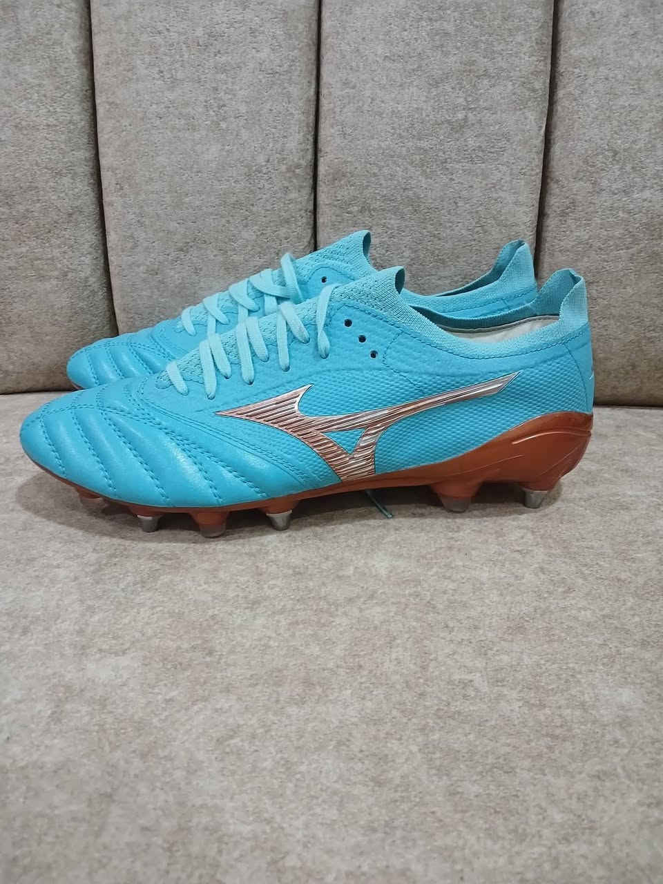 ستد ٤٢ ياباني اصلي
هذا الحذاء هو Mizuno Morelia Neo III Beta Japan، وهو حذاء كرة قدم احترافي يتميز بخفته وعلويته المصنوعة من جلد الكنغر.


**إذا كنت صاحب هذا الإعلان وتريد حذفه لأي سبب، رجاءا أرسل رسالة إلى الدعم الفني**
