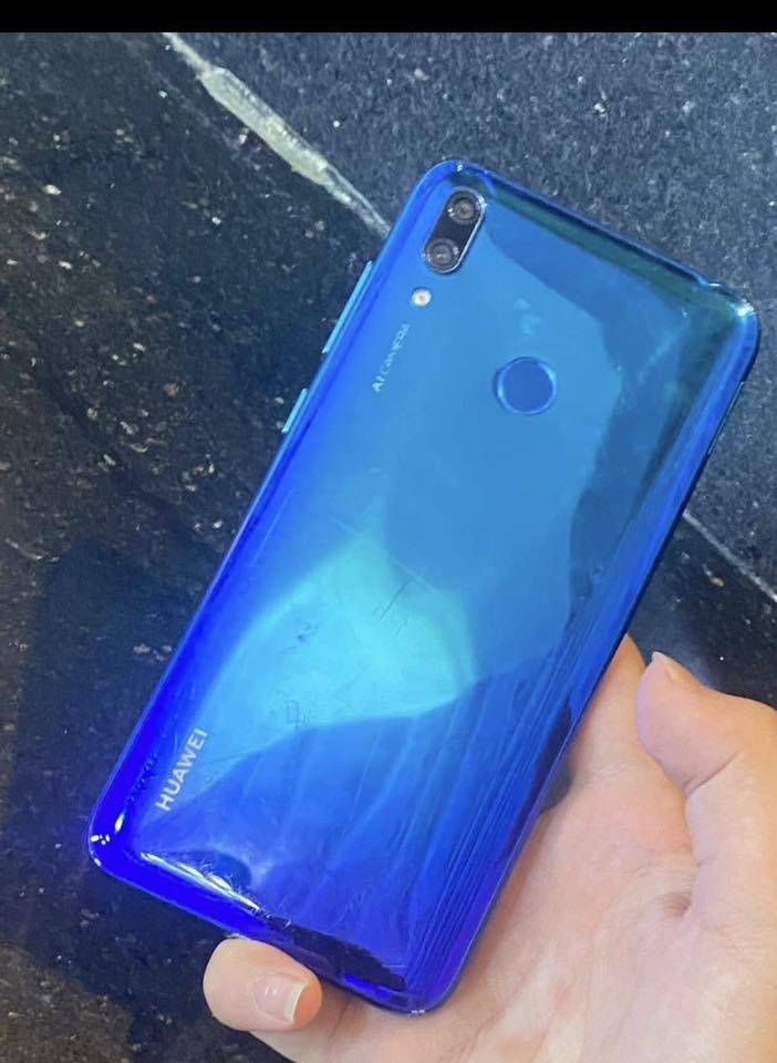 هواوي  y7 برايم
ذاكرة ٣٢ 
مامبدل شي فقط الملاحظات الي كدام العين 
كلو شغال
بس من تخابر لازم تفتح سبيكر وتحجي 
السعر 32 وبي مجال


**إذا كنت صاحب هذا الإعلان وتريد حذفه لأي سبب، رجاءا أرسل رسالة إلى الدعم الفني**