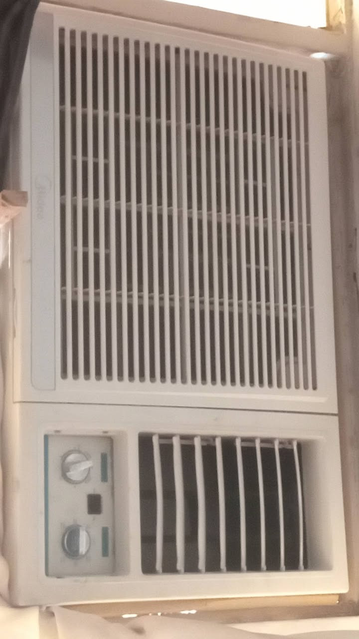 سلام عليكم مكيف للبيع ميديا نضيف جديد مابي اي عطل تبريده ثلج سعره ٣٠٠بي مجال مكان زعفرانيه شيشان رقم ***********
