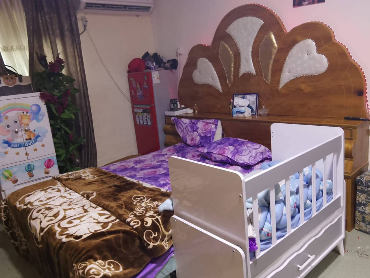 السلام عليكم غرفت نوم البيع جديده بل جيس شرط تجي وشوف كبال عينك بكان كربلاء حي العسكري *********** تواصل اتصال او وتساب سعره 600 وبيهه مجال
