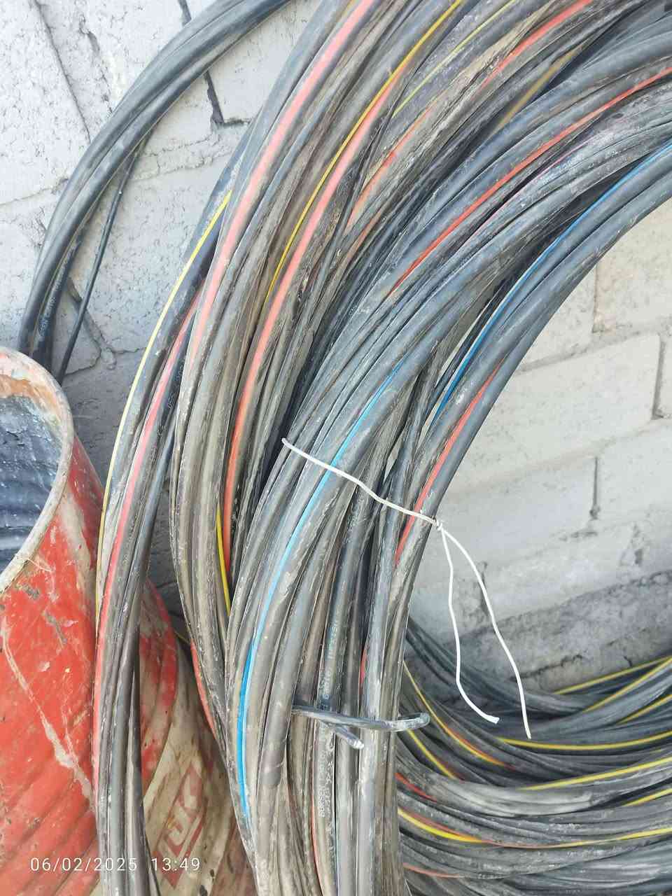 السلام عليكم ورحمه الله وبركاته ظفيره للبيع اربع خطوط ابو ١٢٠ تركي جديد غير مستخدم الطول ٤٥ متر ***********
