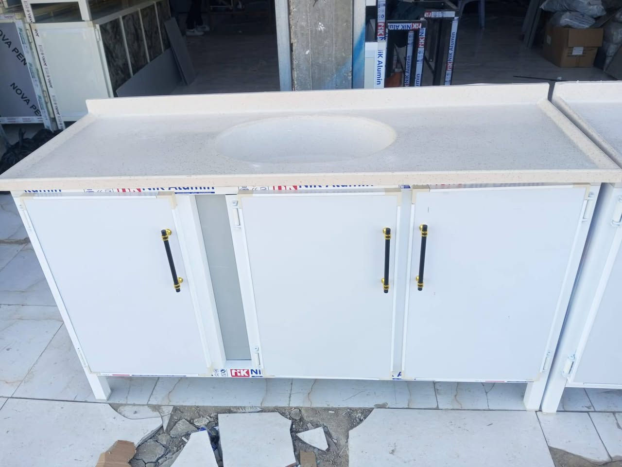 سلام عليكم متوفر جميع كاونترات مستخدم ول جديد بيع وشرا جديد مراوس مستخدم معه الفرق مكان ناصريه حي  فدا شارع مدارس رقم الهاتف *********** مرمر
