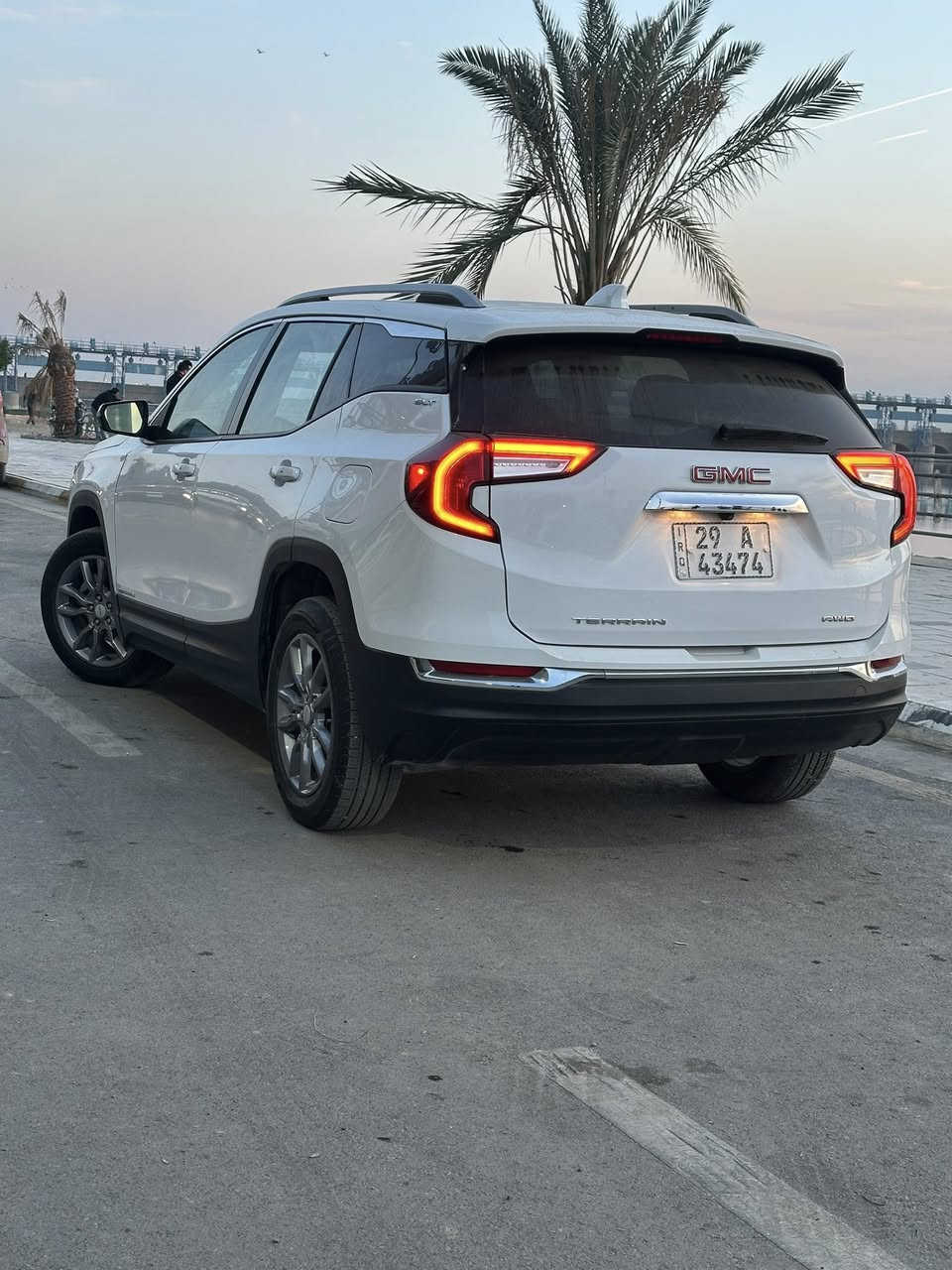 جمسي تيران موديل٢٠٢٤ SLT
مواصفات معروفه
ماشيه ٢٠ الف مايل
مرقم واسط 
حادث وسونار منشور ويه الصور
السعر ١٨٧ وبيها مجال 
عنوان كوت الحيدريه 
اتصال ***********
