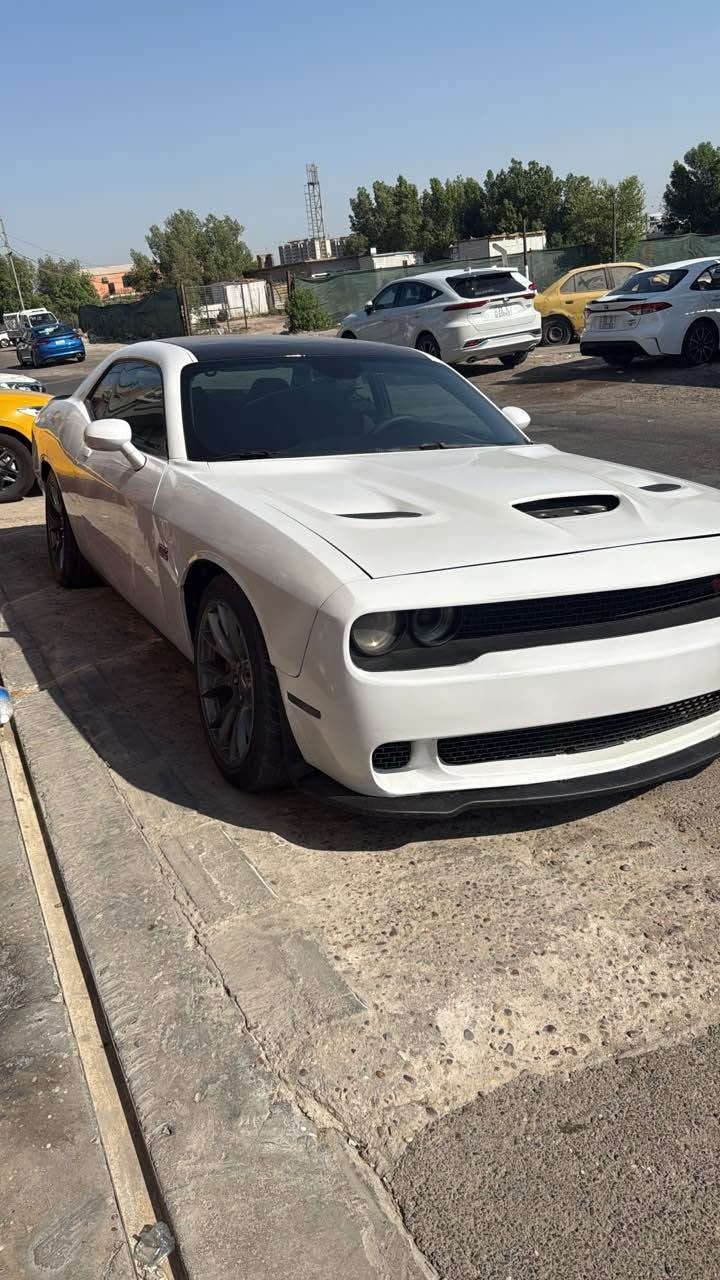 سلام عليكم بيع او مراوس كلشي يرهم 

دوج جالنجر سكات باك . Scat Pack

Dodge Challenger (Scat Pack🐝)

الموديل :2017 . (امريكي)

المحرك : SRT . V8 . 6.4L .

العداد : 56mi

اللون : ابيض

المواصفات

1-شاشة كبيرة كار بلي

2-ويل كب نجمة حجم 20

3_كشنات جلد وشامو

4-سوبر تراك باك

5-حساس خلفي

كير مكينه اكسل كفالة من الفتح والتبخير

حادثها جاملغ خلفي  ❤️

(السياره صبغ جاملغين وبنيد تحديث)

بدون ايرباك

يعني ٤ قطع صبغ 

 هاتف  *********** 

السعر مناسب 145 وبيها مجال بسيط

مكاني بغداد  السيديه بغداد, العراق
