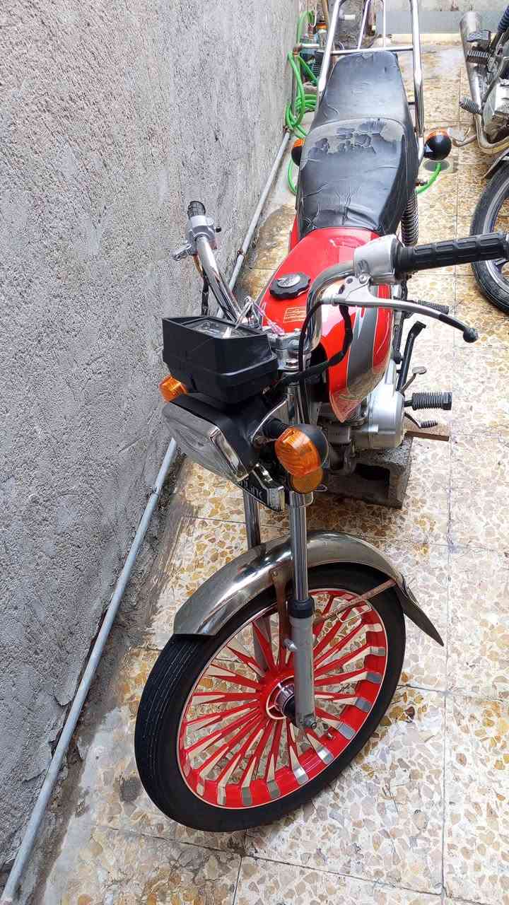 السلام عليكم دراجة ايراني تايكر للبيع
الدراجة خير من الله مكينة خرسة لا نضوح ولا تبخير الدراجة نص هندر كهربائيات كله شغالة السعر 450الف اوبيهة مجال حق الجية الرقم *********** متواجد واتساب
