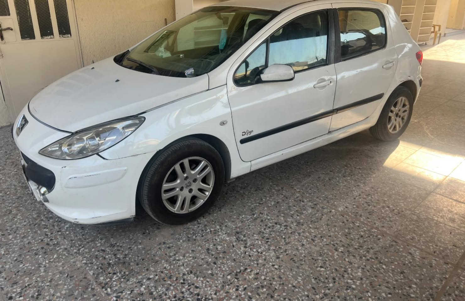 بيجو فرنسي 2007 ، 307
السعر 45 ورقة بغداد البلديات

‭0771 403 9138
