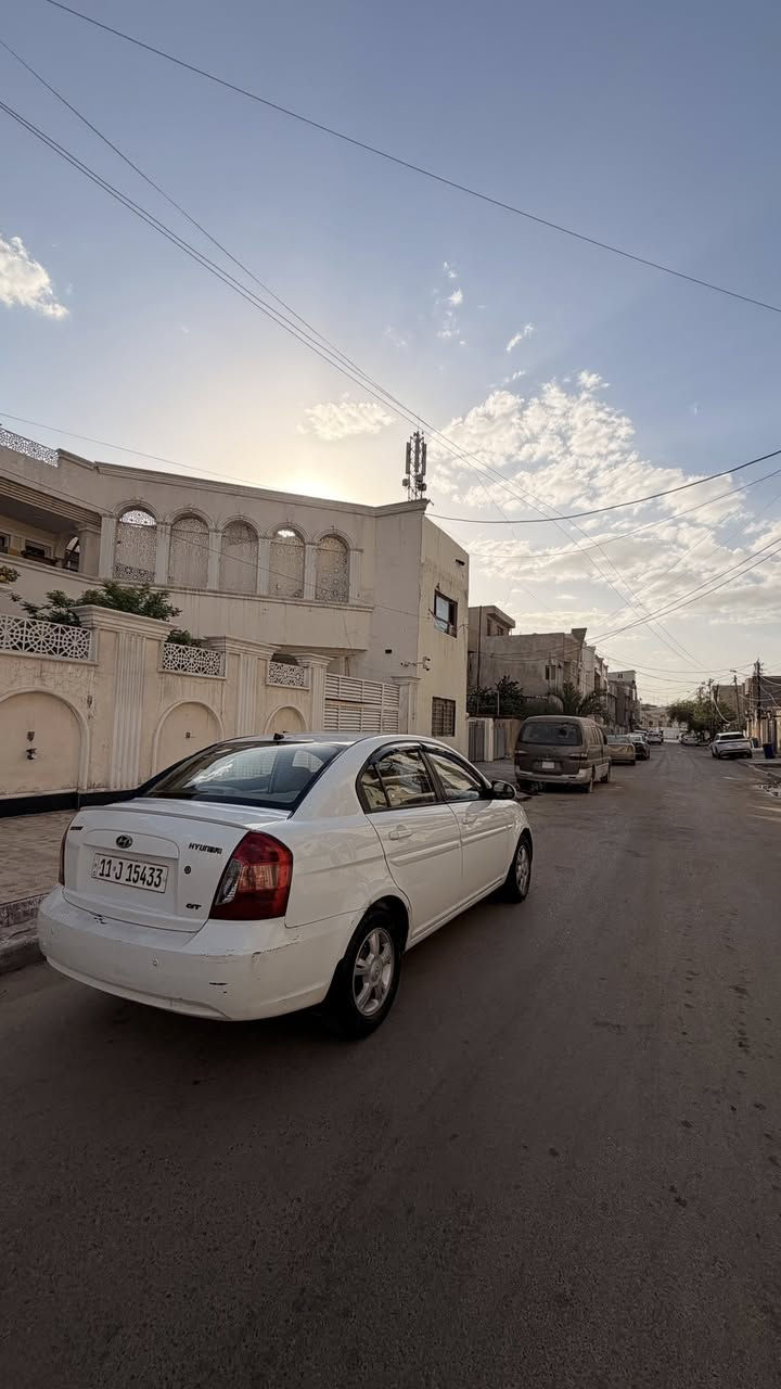 السلام عليكم اكسنت 2009 خليجي سياره نضيفه مال بيت نص الصندوك صبغ فقط السياره ماشيه170 الف السياره رقمه بغداد تحويل ثاني يوم السياره مابيه اي نقص الرقم ***********
