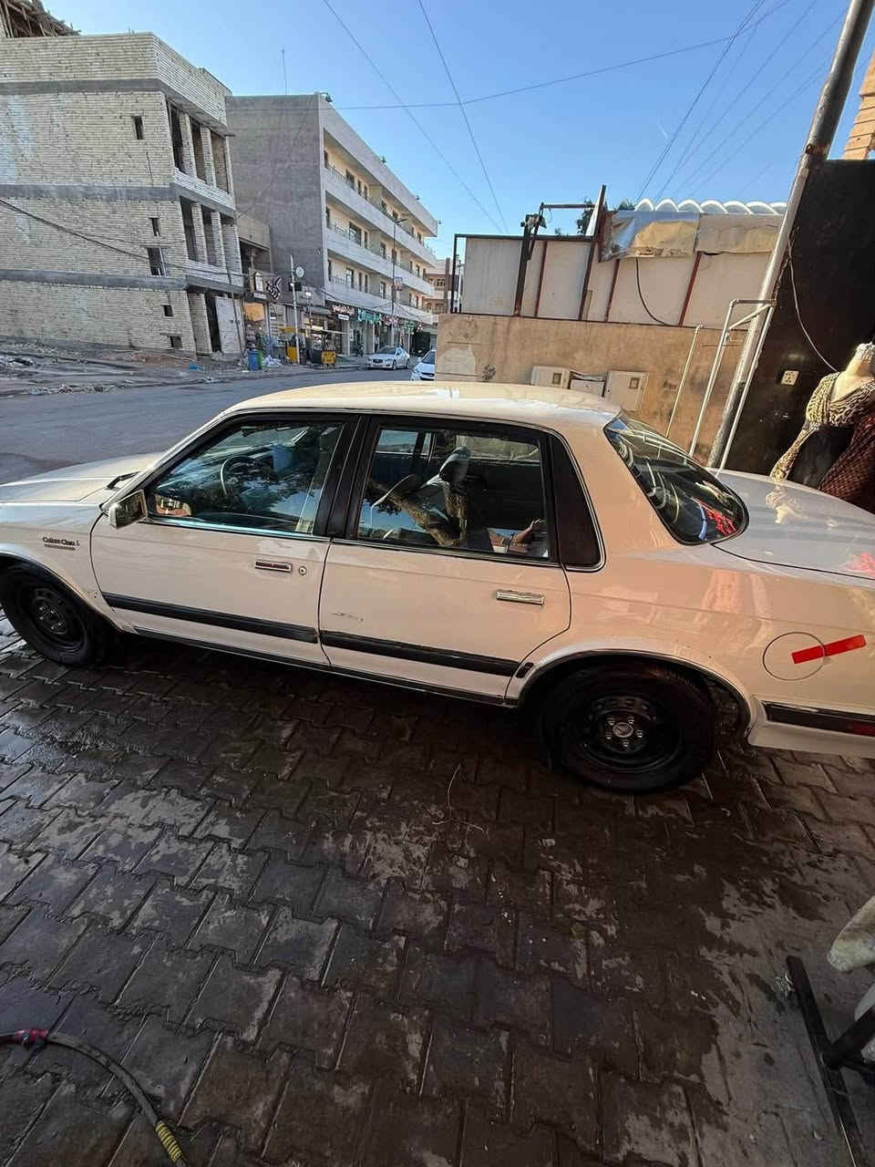 السلام عليكم
اولدز ١٩٩٠ رقم بغداد بسمي
حداديه امامي خلفي جديده
تبريد ثلج
كشنات جدد وموجودات قديمات
كهربائيات كلها شغاله من اناره وكلشي
راديتر ماي وتبريد جدد قبل سبوع شادهن
سياره صافيه ادامه بانزين ونوزلات 
دبل فيت بم
تقفيل سنتر لوك
لايت زنون
وللضافه عندي غراض هواي 
سياره جاهزه مال جني شغل وطلع 

السعر(((٤١))
بكاني زيونه
***********
