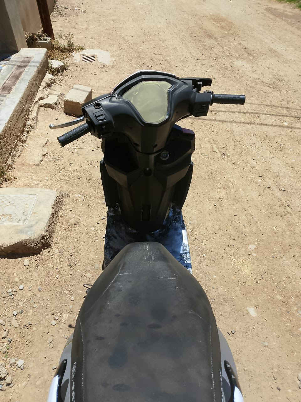 السلام عليكم سكنس كوري 20موديل سرعته140 كاملة من كلشي سلف هندر لايت اشاير بك لايت هورن دراجة حلوة مكيتنه شلعة وناعمة نقصه باتري والكاعيةالي جوة الرجل سعره250 عنوان ديالى هبهب جسرالمشاة***********

