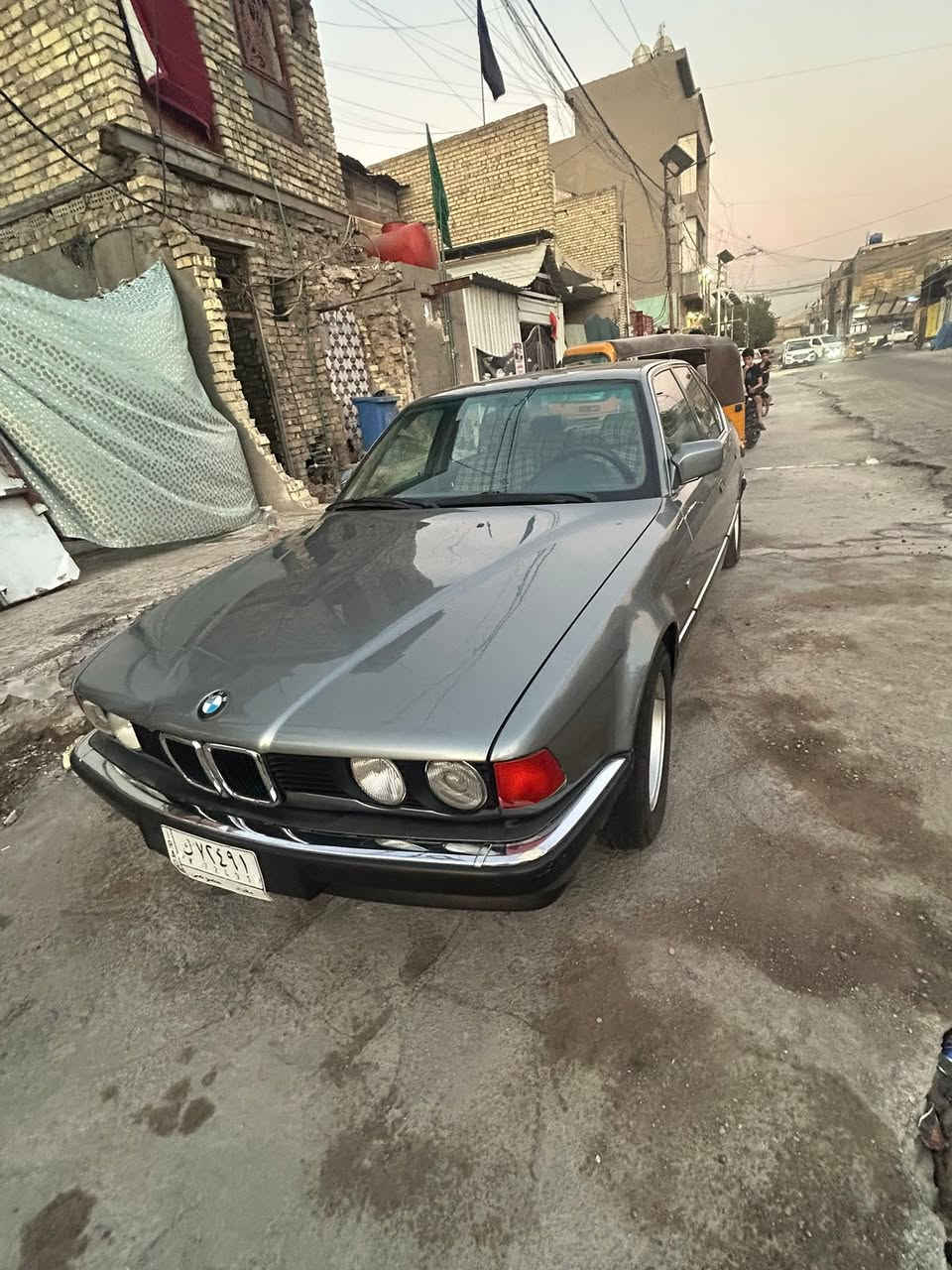 السلام عليكم BMW 735
سيارة نصبتها حلوة مثل ما تشوفون 
كير مكينه بلاديه 
تخم تاير جديد 
مصبوغه جمالية 
السعر 40 ورقة 
مكاني بغداد 
رقمي ***********
