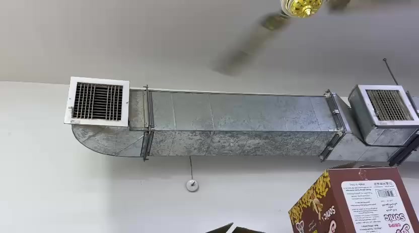 سلام عليكم يوجد تكت البيع مال مبرده مكان بغداد محموديه طول دكت 13 متر عرض 30*30 وبي 40*40 الاستفسار الاتصال على رقم *********** / ***********
