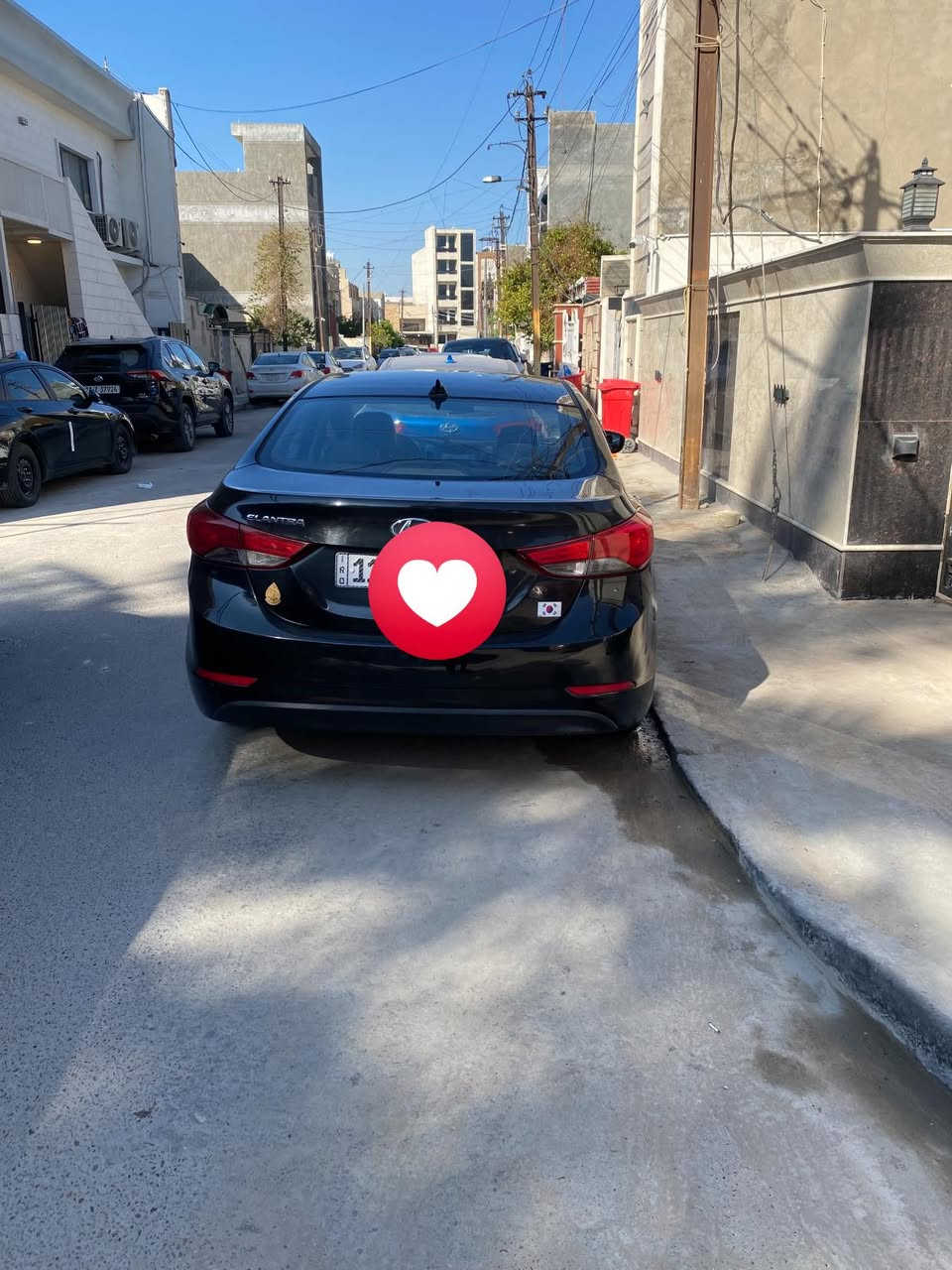 الانترا 2016 وارد امريكي 
مكينة 1.8 وكير تمام والحمد لله
تبريد ممتاز وتم تبديل منظومة التبريد كاملة
ماشية 187 ألف ميل قابل للزيادة
اللون أسود
شاشة + كاميرا خلفية

السيارة داخله كلين كما موضح بصور 
صار بيها ضربة باب السايق وتم تبديل باب السائق وصيغ جاملغ امامي بدون دواخل 

✔️ لغود سليمه
✔️ جميع الايربكات سليمه
✔️ الشاصي مكفول
السعر المطلوب 107 وبيها مجال 
السيارة نظيفة وجاهزة وما تحتاج شي 
*********** 
عنوان سياره بغداد
