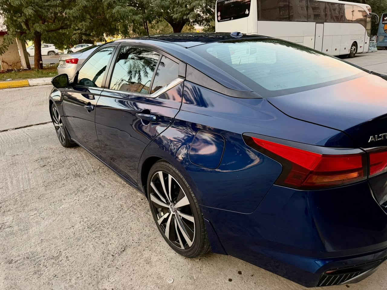 سلام عليكم
التيما 2022 لون ازرق 
جاملغ وبنيد مبدل ومصبوغ 
تصليح بالشاصي الايسر بسيط كلش
ماشيه 24 الف ميل حقيقي 
مواصفات الSR معروفة
سعرها 155 وبيها مجال 
***********
