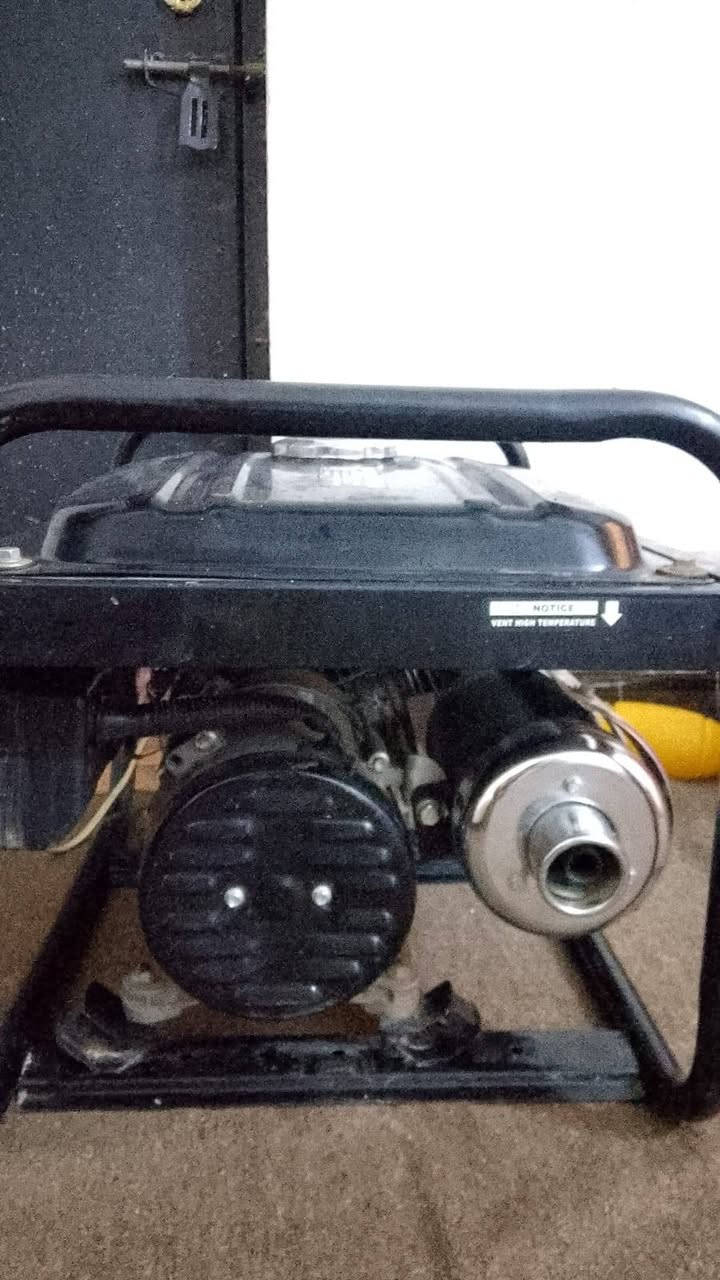 مولد 10امبير ماركت اونكس 
كلش نضيفه مشتعله 4ساعات بس 
ملف نحاس


**إذا كنت صاحب هذا الإعلان وتريد حذفه لأي سبب، رجاءا أرسل رسالة إلى الدعم الفني**