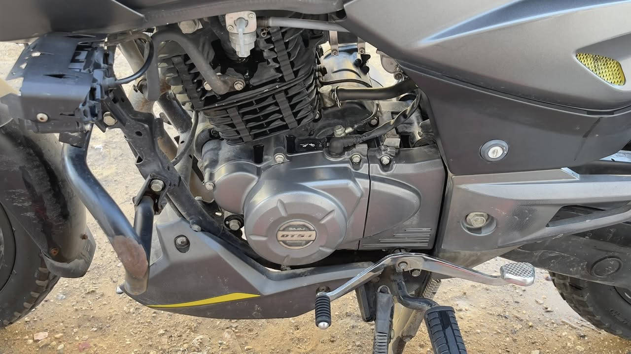 دراجة بولسر (150cc) موديل2021  دراجة نظيفه ماشية 37.638 نقصها دبل خلفي رقم بغداد باسمي تحويل ثاني يوم المكان بغداد الحرية رقم:-*********** غير ممتواجد ع فيس اتصل ع رقم او واتساب بيع فقط استخدام شخصي
