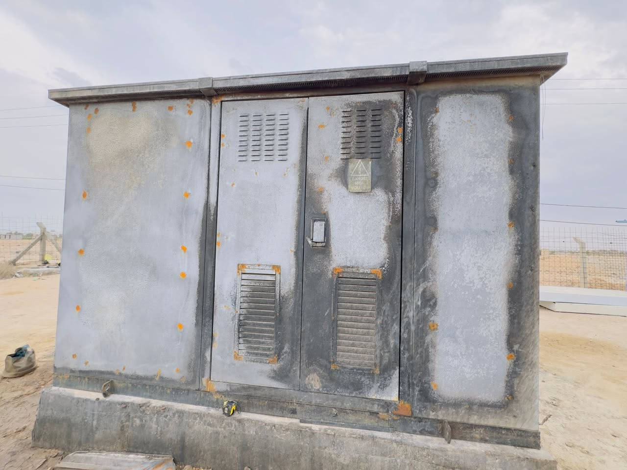 � فرصة للبيع محولة كيوسك 1000 KVA 🔥

محولة كهربائية نوع Kiosk Substation
القدرة: 1000 KVA
الفولتية: 11KV / 400V
النوعية :تركي

✅ الحالة: مستعملة نظيفة وتعمل بصورة طبيعية
✅ كاملة مع القواطع والملحقات
✅ وياها كيبل ضغط عالي 11KV

مناسبة للمصانع، معامل الماء، المشاريع الصناعية، والمجمعات.

📍 الموقع: النجف 
💰 السعر مناسب وقابل للتفاوض

📞 للاستفسار: [***********]

البيع لعدم الحاجه
