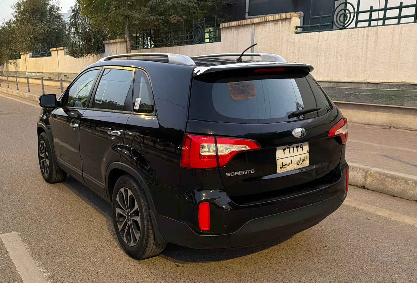 السلام عليكم 
كيا سورنتو 2014وارد خليجي مكفوله رقم اربيل 
وكاله بسمنه السياره فول موصفات ماعده البنرامه 
تحكم ستيرن حساسات كشنات جلد كهربائيه لايت دايود بصمه 7راكب 3قطع تبريد 4سلندر ماشيه 120 السياره جاهزه من كلشي كير محرك حداده تبريد تخم تاير كله جاهز مابيهه اي نقص رايدهه ب137وبيهه مجال بسيط 
للستفسار الاتصال ***********مكانهه ميسان عمارة, ميسان
