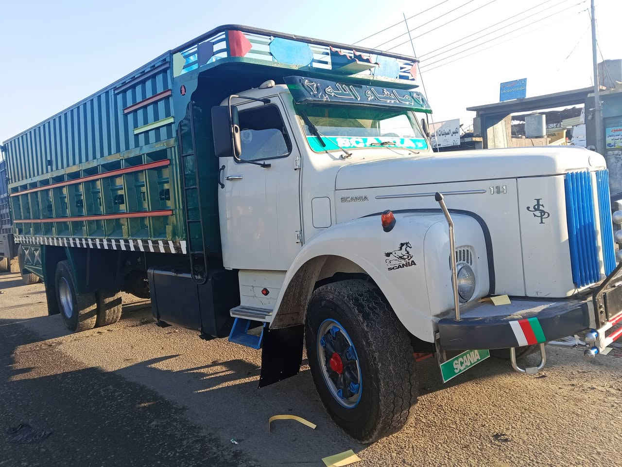 سلام عليكم للبيع سكانيا لوري 111  سياره مطوله  جاهزه مصبوغه عام سياره جديد بمعنا الكلمه رقم انكليزي رقم نينوى بسمي مكفوله كفاله عامه مال صديج كير محرك اكسن تواير جدد سياره جديده  وين الي يدورون جديد للجناي رقم***********اسيا***********
