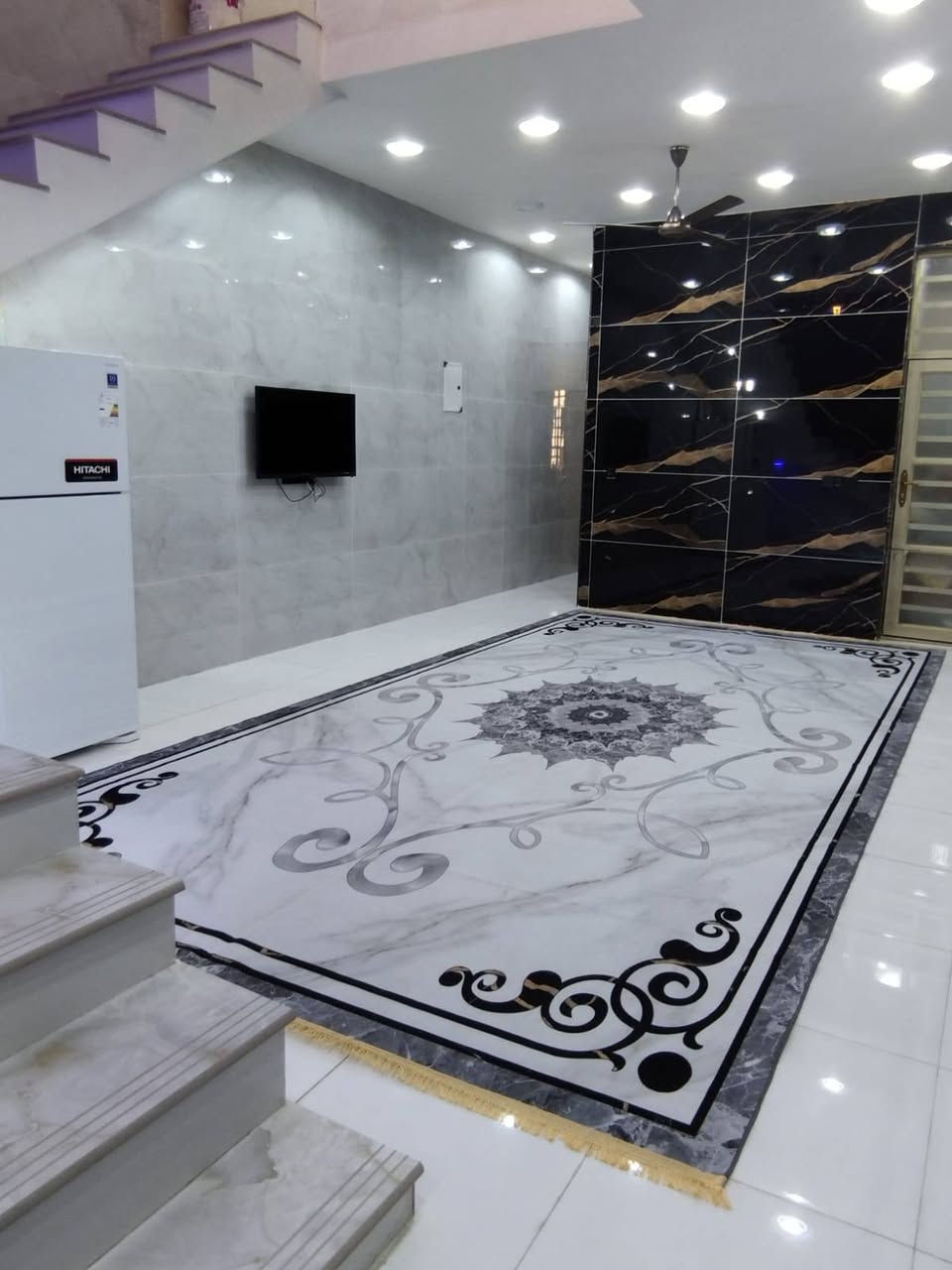 بيت للبيع المساحة 150متر بناء درجة أولى الواجهة 5 والنزال 30متر الإستثمار ظهر مرور الرستمية حي الخليج الاستفسار بالرقم أو على الواتساب ***********
