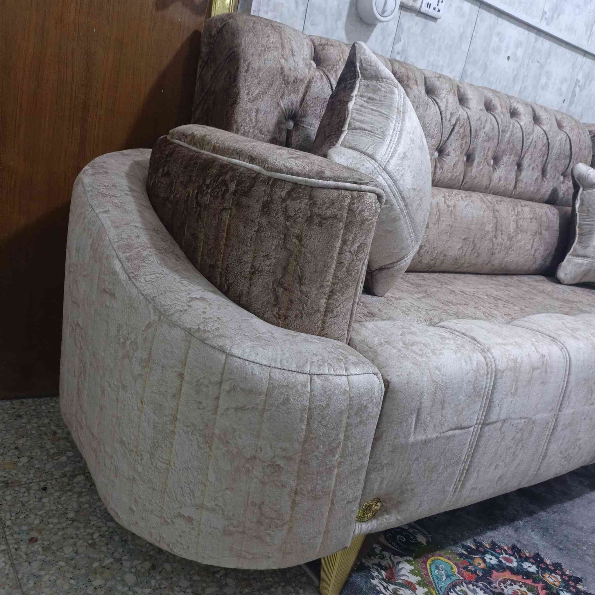 تخم تركي تفصال تكمه ثقيل  16مقعد مامستعمل العنوان بغداد السعر ب650 الاستفسار ع رقم ‏‏‪***********
