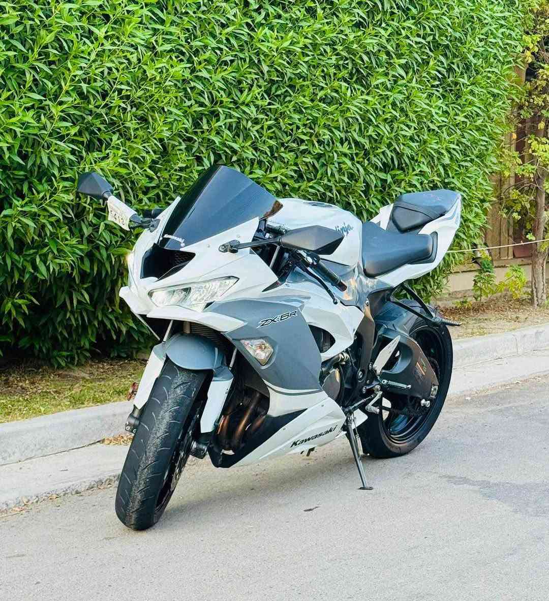 السلام عليكم 
كاوسكي 636 موديل 2021 وارد امريكي حادثه سبايه الكشن الخلفي ماشيه ٤٠٠٠ (كير مكينه مكفوله )
بدون رقم
السعر ٦٧٠٠$ وبيها مجال 
مكان بغداد المنصور 
للاستفسار اكثر ***********واتس بغداد, العراق
