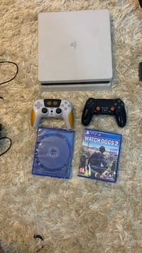 بلي 4 سلم نص تيراً نضيف جداً وياجوستك واحد اصلي واحد تجاري بس الاصلي م...