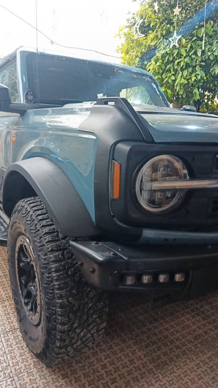 السلام عليكم عندي فورد برونكو موديل 22 فول مواصفات اربع كامرات 6 سلندر توين توربو حساسان اماميه خلفيه رادارات 360 درجه تدفئه كشنات وتدفئه استيرن خروج من المسار سايد بريك دكمه زنون وتشغيل عن بعد ماشيه 35 الف اضاءة محيطيه دفع رباعي تخم تاير جديد جبلي السيارة 6 دكم  السعر على الخاص مكاني بغداد حي الجهاد ***********
ملاحظه الحادث جاملغ وبنيد صبغ بدون دواخل وبيها بارد بين البابين
اخوان بيها قمارتين السيارة فايبر كلاس والثانيه كشفه
