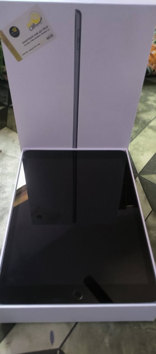 ipad 9 اخر اصدار 
ايباد 9 اخر اصدار  ذاكرة 64 جديد بمعنى الكلمة استخدام كلش بسيط نظافة95% مكفول من الفتح والتصليح كامل ملحقات الاصلية 
بطارية 83🔋 او اكثر لان ابد مايصرف شحن 

بس ملاحظة مثل النقطة زركة بكد راس الابرة ماتنشاف حتى بالعين وماتطلع بالتصوير ولاتاثر نهائيا وانطيك ضمان بي بس هاي امانة بركبتي لازم اوضحها تجي بنفسك ماتكدر تشوفها 
سعر 270 قابل للتفاوض 
مكاني فلوجة او صقلاوية 
***********  متوفر واتساب
