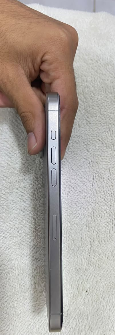 📱ايفون 15pro max السعر مليون1
🪛نظافة الجهاز 100% كفالة
🔋🪫 بطارية 86% عدد دورات 450 
📍المكان نجف 
☎️للتواصل ***********
