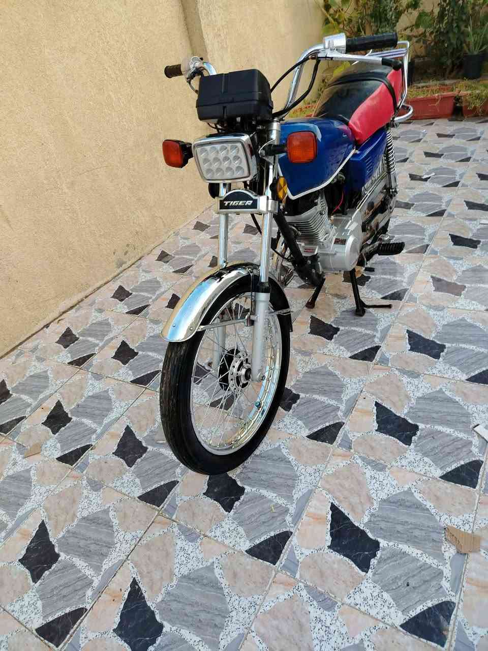 السلام عليكم شباب دراجه سكنر البيع مديل ٢١النجف ناحيه الحريه ***********
