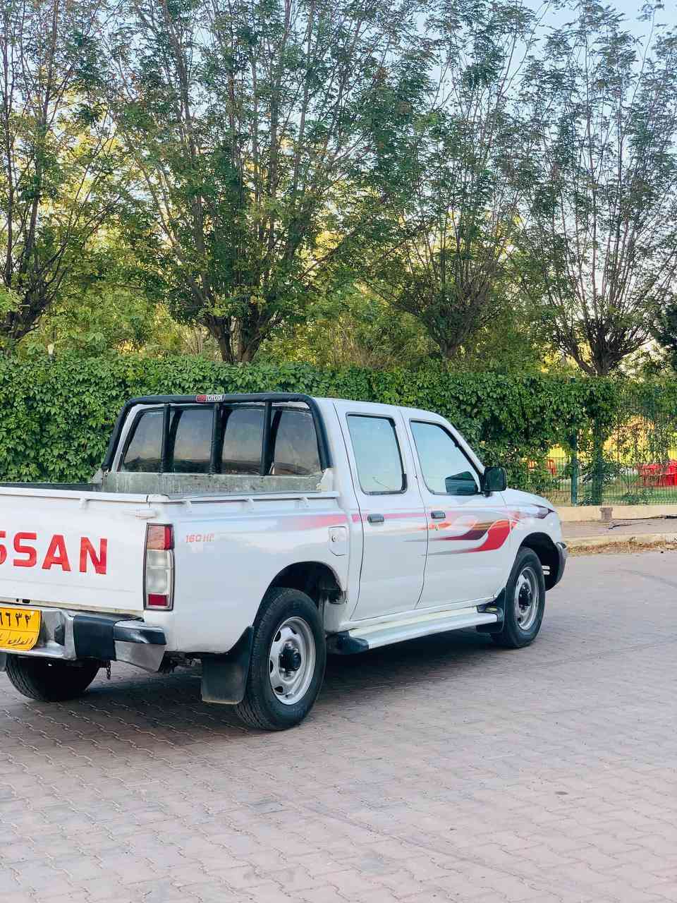 سلاو هاوريان
پيكاب نيسان بو فروشتن 
ماشاءالله هه يكه له كي زور جواني هه يه 
گيرو مه كينه به شه رت 
ته برديد و پاوه ر 
كاره باهي هه موي ايش ده كات 
سياره عام بوياخه وه ل گرايه 
به س هه يكه لي زور جوان مايته وه 
توزيك لا ي سايق گرتيه 
وه كلا به ناوي خومه 
موديل 2002 
ره قم سليماني 
سعر 62 معامله ي تيايه 
اگه ر مشته ري ته له فون بكه 
***********
