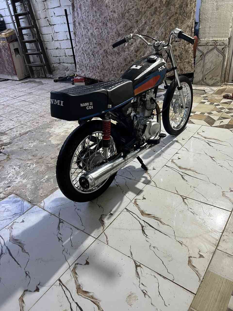 مرحبا شباب دراجه نامه اصلي كلك كلك كلك هستوه معمره مصارله هواي بس متروكه دراجه مكينه نامه اصلي بلاد برقي ممفتوح بيه شرط اذا مفيلسه تاخذه بلاش سعره٥٥٠مكاني ناصريه الغراف وشراي يشلع عيوني وهاذه رقمي ‭٠٧٨٠ ١٤٥ ٦٢٨١‬
