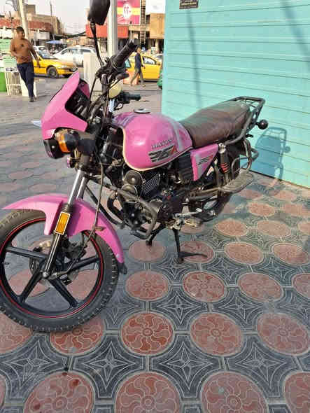 دراجه دايوان للبيع لون وردي موديل 2023 مكفول كفاله عامه رقم وسنويه تحويل ثاني يوم السعر 1950وبيه مجال قليل*********** خاص ما اجاوب شراي اتصل وبيك خير ودلل مكان كوت حي الجهاد
